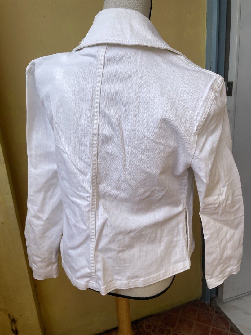 White Double-Breasted Jacket Coat (Category: Coats, Jackets and Outerwear) located in Pasig City. Submitted by khaleisi (Listing ID 1469161815, Image 3). Description: - Color: Clean white wash, nice fabric - Style: Double-breasted cropped trench coat - Design: Lapel collar, long sleeves, and center back seam - Fit: Structured through the body - Condition: Brand new / Excellent quality - Perfect for OOTDs, casual lakwatsas, and smart-casual looks 