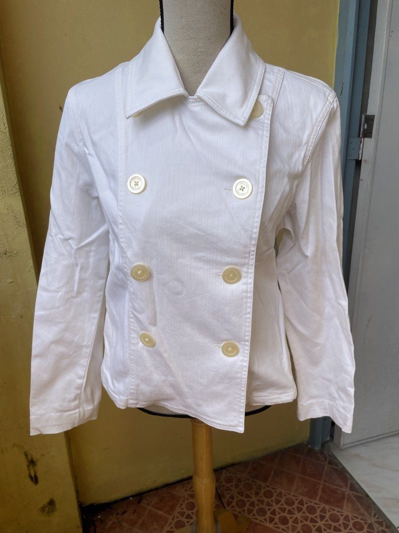 White Double-Breasted Jacket Coat (Category: Coats, Jackets and Outerwear) located in Pasig City. Submitted by khaleisi (Listing ID 1469161815, Image 2). Description: - Color: Clean white wash, nice fabric - Style: Double-breasted cropped trench coat - Design: Lapel collar, long sleeves, and center back seam - Fit: Structured through the body - Condition: Brand new / Excellent quality - Perfect for OOTDs, casual lakwatsas, and smart-casual looks 