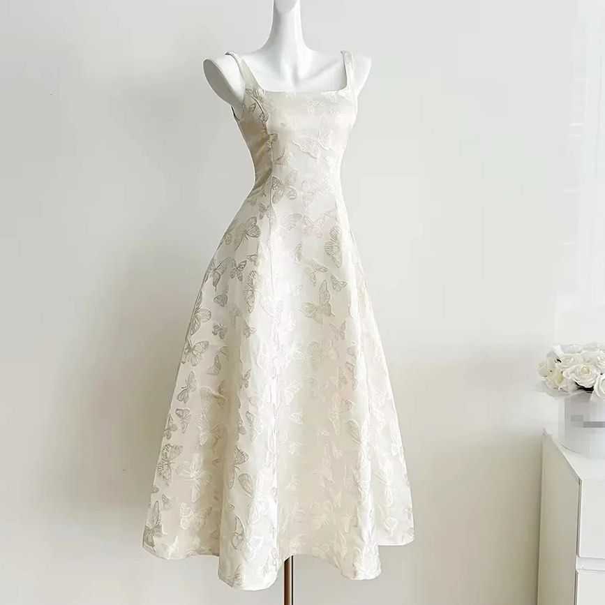 White dress (Category: Dresses) located in Manila. Submitted by immasowon10258 (Listing ID 1469125378, Image 1). Description: Used it on my Intimate wedding. Size is XL: Length: 118cm; Waist: 80cm; Bust: 88cm.