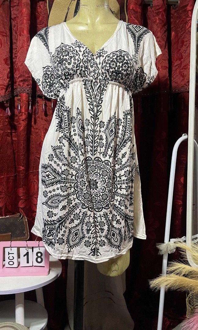 White mini dress (Category: Dresses) located in Manila. Submitted by wheneity67thifted (Listing ID 1469001859, Image 1). Description: .