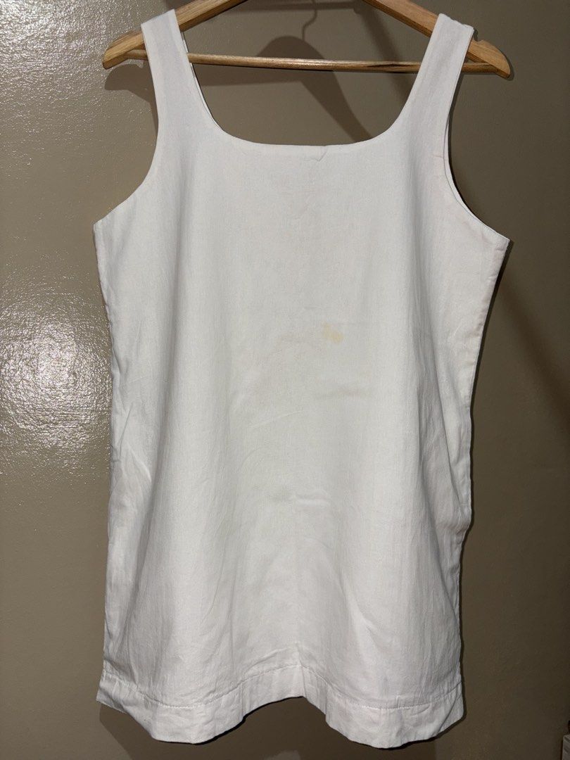 White Square Neck Tank Top (Category: Sleeveless) located in Caloocan City. Submitted by stella_mari27 (Listing ID 1469105170, Image 1). Description: - Color: Plain white - Style: Square neckline, thick straps, straight hem - Material: Sturdy, great for layering or hot days - Flaw: Small yellowish stain near the front center (needs a proper wash).