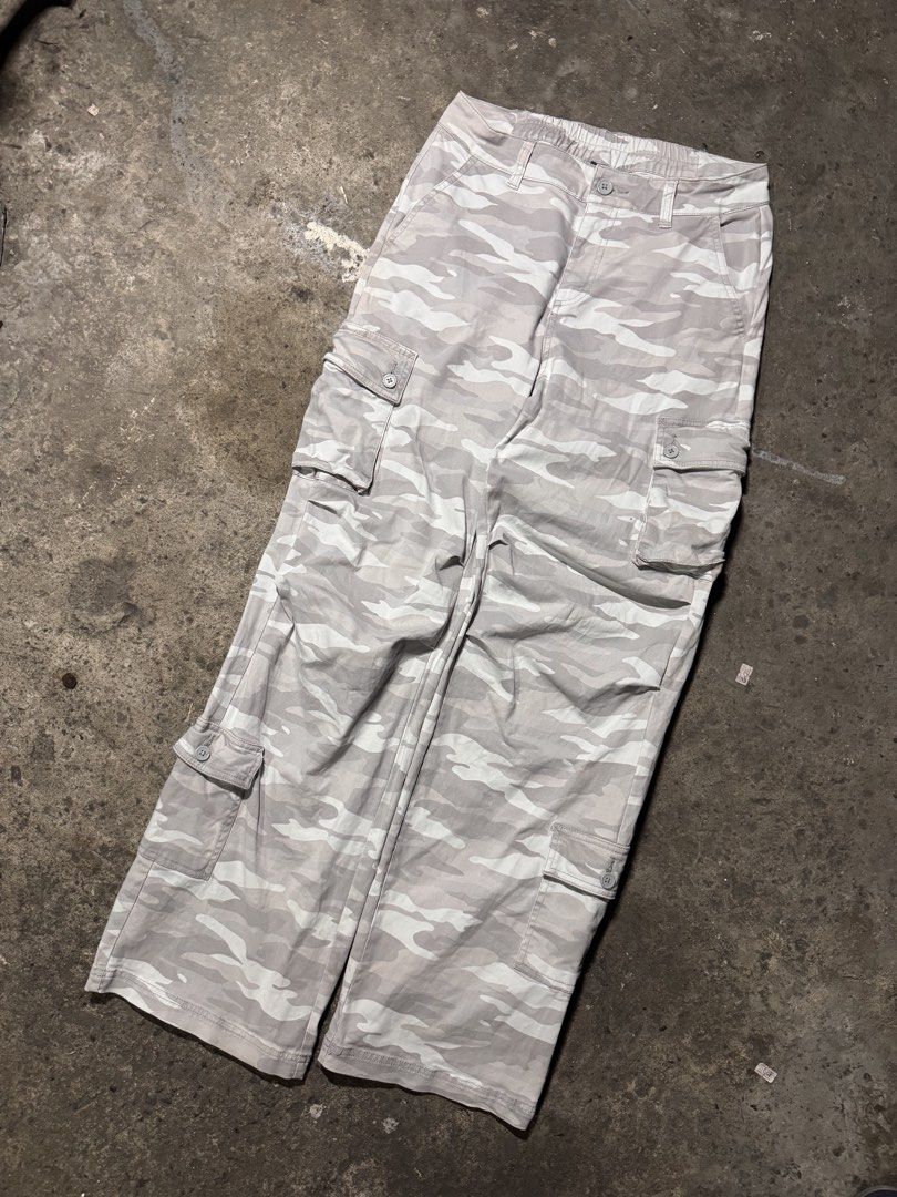 Wild fable camo white (Category: Jeans) located in Pasig City. Submitted by dripthrift1600 (Listing ID 1469078539, Image 1). Description: - Wild Fable Camo white - Good Condition - Issue: stain - Dimes: 30x40x10.