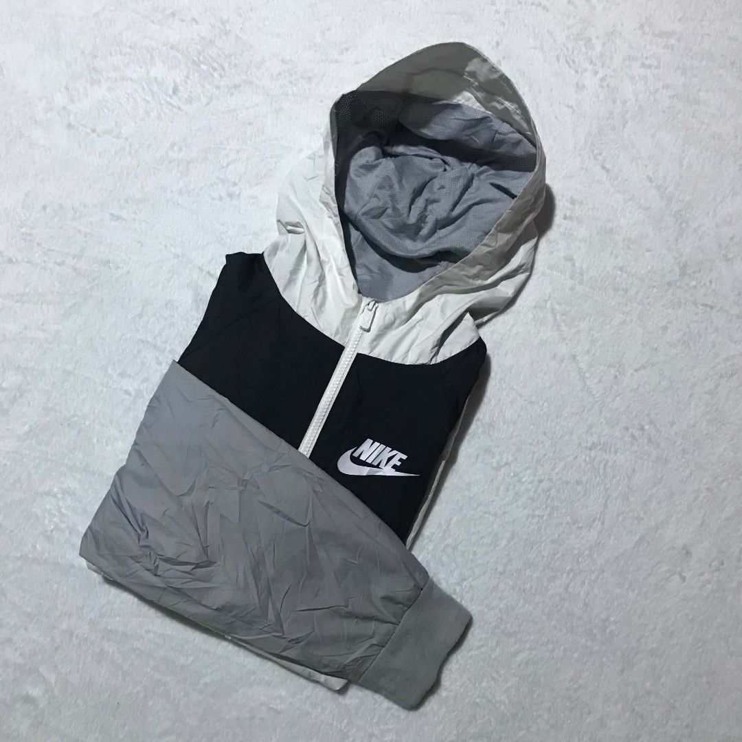 WINDBREAKER NIKE TRI-TONE (Category: Activewear) located in Cebu City. Submitted by kevinthrift (Listing ID 1468964314, Image 1). Description: NIKE WINDBREAKER TRI-TONE Excellent Condition Size: XL Youth Size Dimes: Length 25.5 | Width 20 Color rate: 9.3/10 - (ISSUE ) Scratch,Stain Washable -Need Wash.