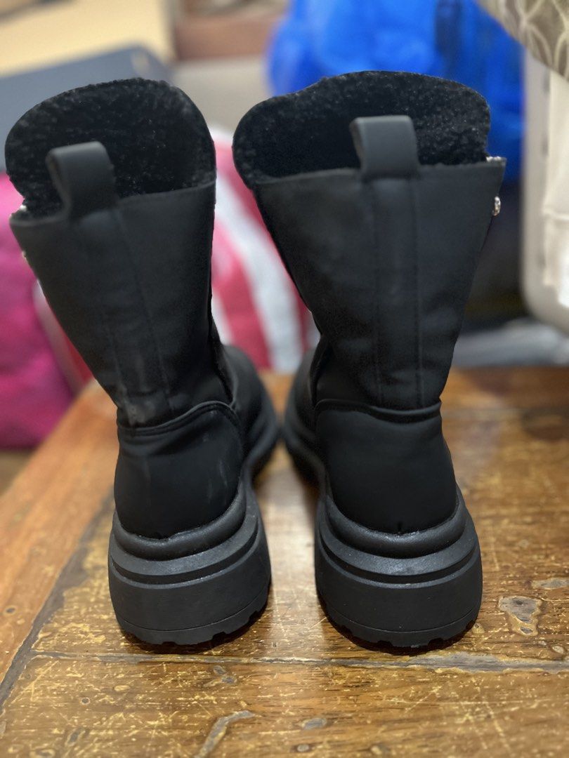 Winter Autumn Boots (Category: Boots) located in Quezon City. Submitted by rhoyrhoy (Listing ID 1468976396, Image 3). Description: Like new pair of boots Perfect for use during Autumn or winter With wool lining Thick soles Comfort for walking around town Keeps your feet warm Best fits Womens size 6.5-7 Wear with socks.