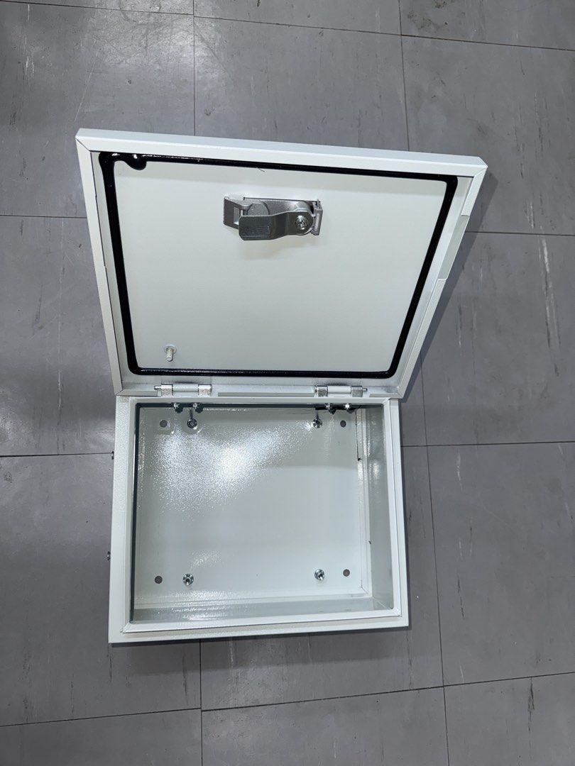 [WITH ISSUE] Metal Waterproof Junction Box Electrical Project Wiring Distribution Box (Category: Storage Boxes & Baskets) located in Quezon City. Submitted by thallysielle (Listing ID 1469045263, Image 2). Description: Metal Waterproof Junction Box Electrical Project Wiring Distribution Box - with issue (see photos) Selling Price: 200 RFS: decluttering Meet Up: DLSU Shipping (from Quezon City): Lalamove or J&T + shipping fee should be handled by 