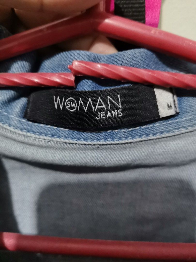Woman Jeans Light Blue Denim Jacket Size M (Category: Coats, Jackets and Outerwear) located in Valenzuela. Submitted by paaaatt (Listing ID 1469014178, Image 3). Description: - Brand: Woman Jeans - Size: M - Color: Light blue wash - Material: Sturdy cotton denim - Features: Classic button-up front with metal buttons, two chest pockets with flaps, long sleeves with button cuffs - Condition: Clean, standard stitching throughout - Style: Great layer