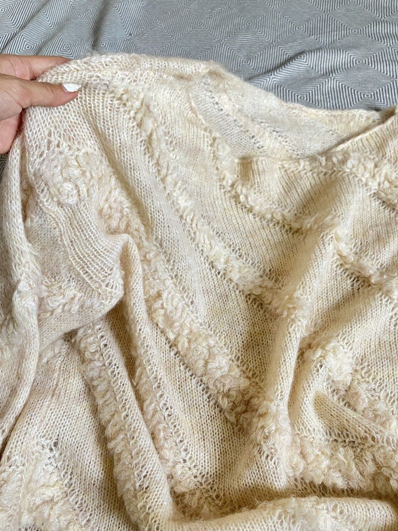 Women Knitted Long sleeves (Category: Longsleeves) located in Manila. Submitted by pc.thrift (Listing ID 1468981646, Image 2). Description: S-L.