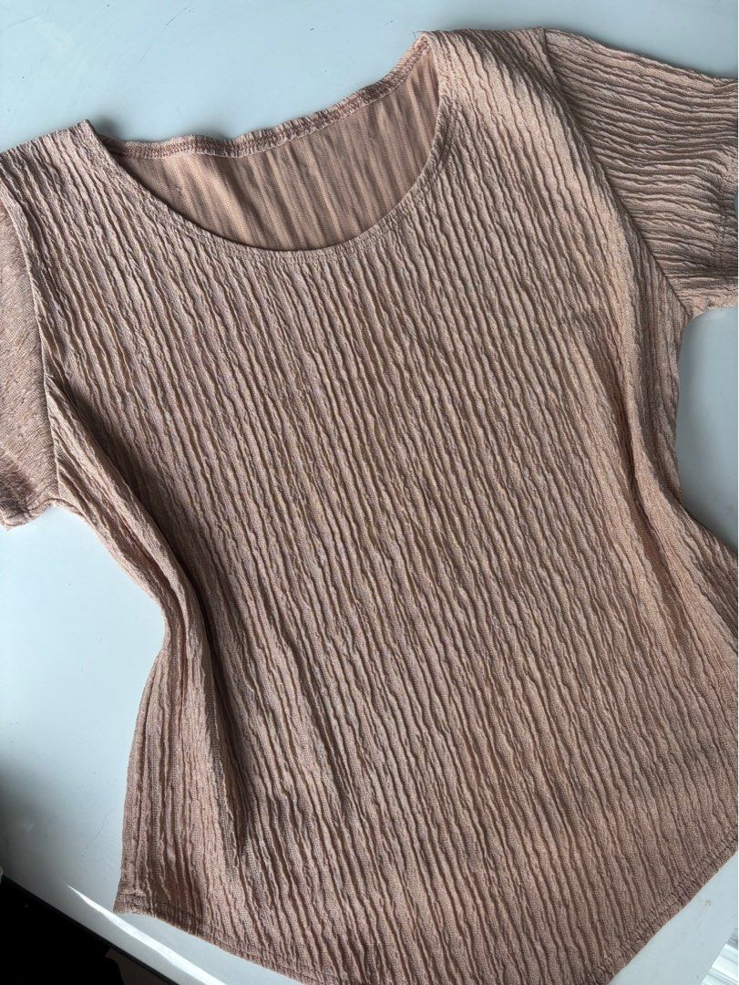👚WOMENS CASUAL TEES| Preloved (Category: Blouses) located in Batangas. Submitted by shairapretty (Listing ID 1469158945, Image 2). Description: PRELOVED CASUAL TEES -Size Small to Medium -Color may vary due to lighting -TAKE ALL✨: PHP 275 per order: -1 PC: PHP 60 - 2 PCS: PHP 115 -3 PCS : PHP 175 - 4PCS: PHP 230 super mura🥰.