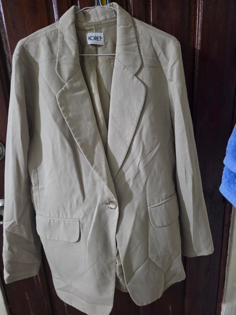 Women's Coats (Category: Coats, Jackets and Outerwear) located in Manila. Submitted by true.crischa (Listing ID 1469160519, Image 3). Description: Classic coats/ cardigan Size: Large.