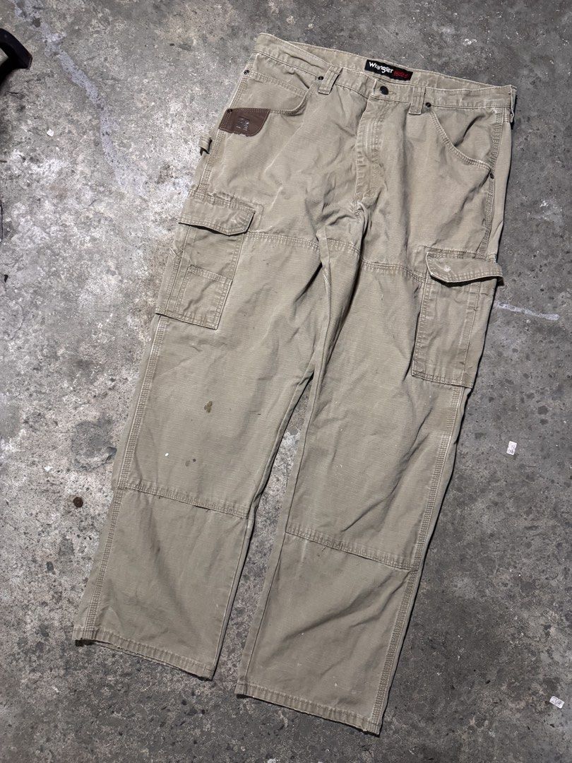 Wrangler Riggs Workwear (Category: Jeans) located in Pasig City. Submitted by dripthrift1600 (Listing ID 1469071807, Image 1). Description: - Wrangler Riggs Workwear - Good Condition - Issue: stain - Dimes: 36x43x9.