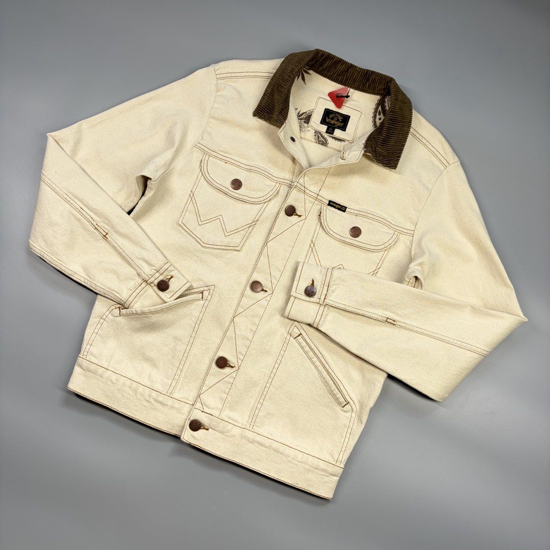 Wrangler x Billabong Team Ranch Jacket (Category: Coats, Jackets and Outerwear) located in Cavite. Submitted by onebeancent (Listing ID 1469014014, Image 1). Description: Size: Small to Medium Frame Dimension: 20" Width | 25" Length Color: Cream Color Rate: 10/10 Issue: None Condition: Like new‼️ Price: 3,550php Additional Shipping Fee (J&T Medium Pouch) 125php Luzon 145php visayas 185php mindanao.