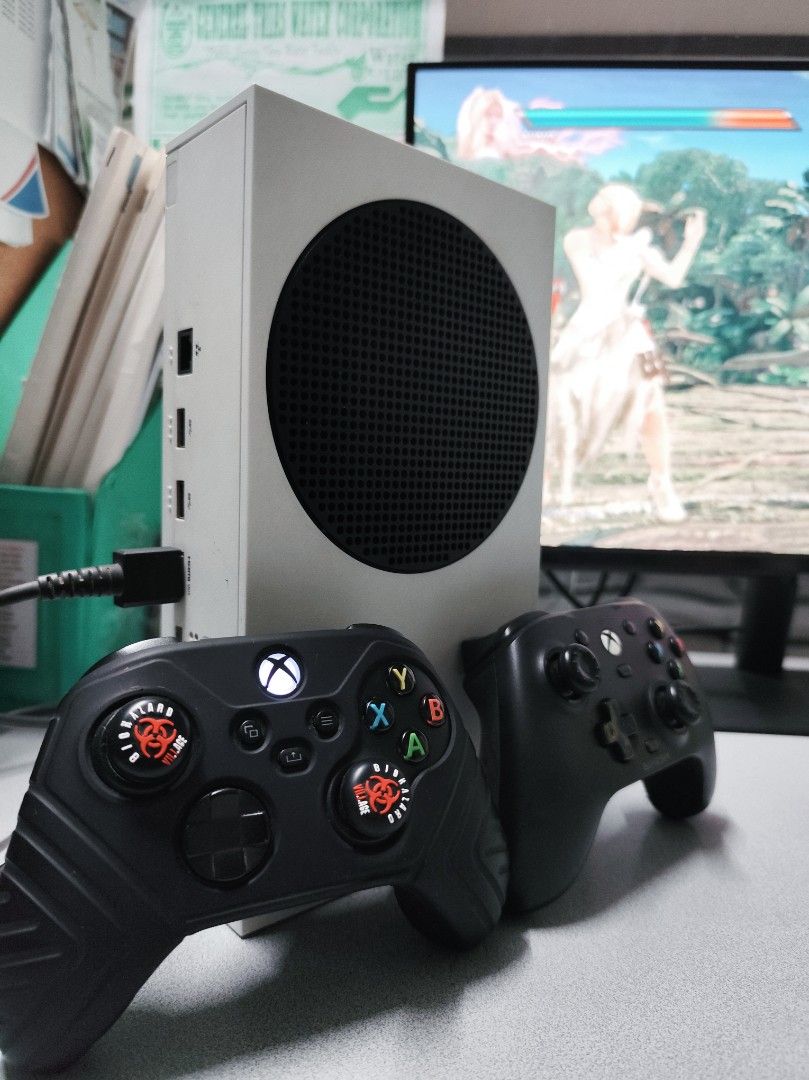 Xbox Series S with 2 controllers (Category: Xbox) located in Manila. Submitted by jettgutier06007 (Listing ID 1469047080, Image 1). Description: Xbox Series S with 2 controllers 100% working No lags or overheating issue Complete with hdmi and powercable Usb Type C NO ORIGINAL BOX NO RECEIPT FREE: CARRYING CASE 8bitdo black controller wired Digital games: Nba2k25 Tekken 7 It takes two Etc.. Live demo showing myself via video call for buyer's assur