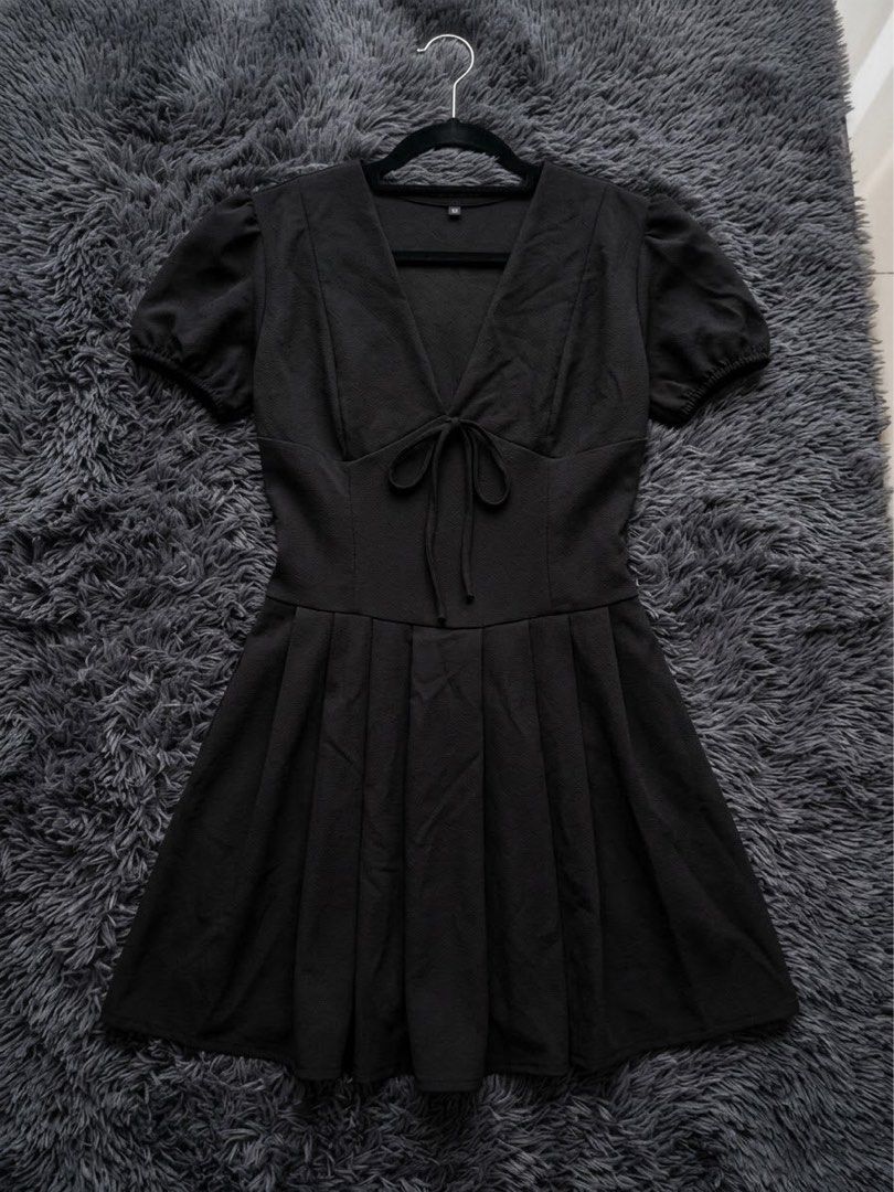 XL Black V-Cut Dress (Category: Dresses) located in Manila. Submitted by mksnyx (Listing ID 1469031870, Image 1). Description: - NEVER BEEN USE - REASON FOR SELLING: Wrong Size for me - SIZE: XL-2XL Adult.