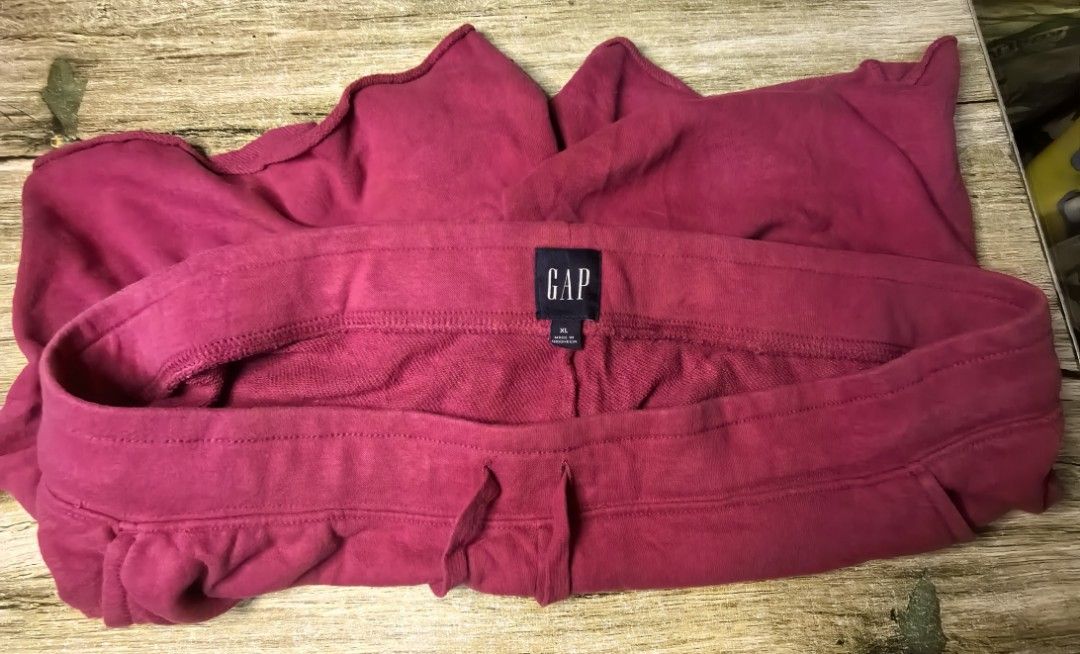 XL Gap Sweat Shorts (Category: Activewear) located in Mexico. Submitted by hele_blushandthrift (Listing ID 1469043009, Image 3). Description: XL Gap Sweat Shorts Php250 Excellent condition Magenta/Fuschia Free delivery *Color may vary; depending on your phone's lens or filter used but this is 10/10*.