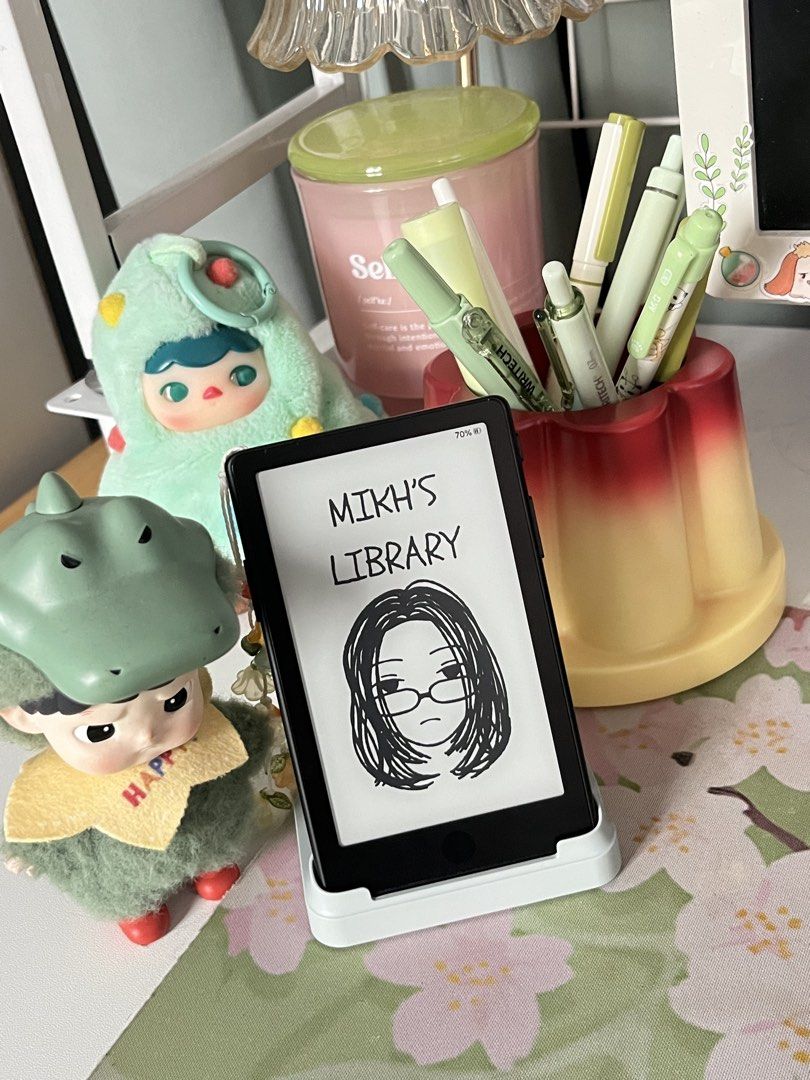 XTEINK X4 PRO with Base Stand (Category: E-Readers) located in Quezon City. Submitted by mikhcruz (Listing ID 1469107418, Image 2). Description: Global version. Brand new, just opened and tested. With Charging stand/Port and magnetic case. From XTEINK website :).