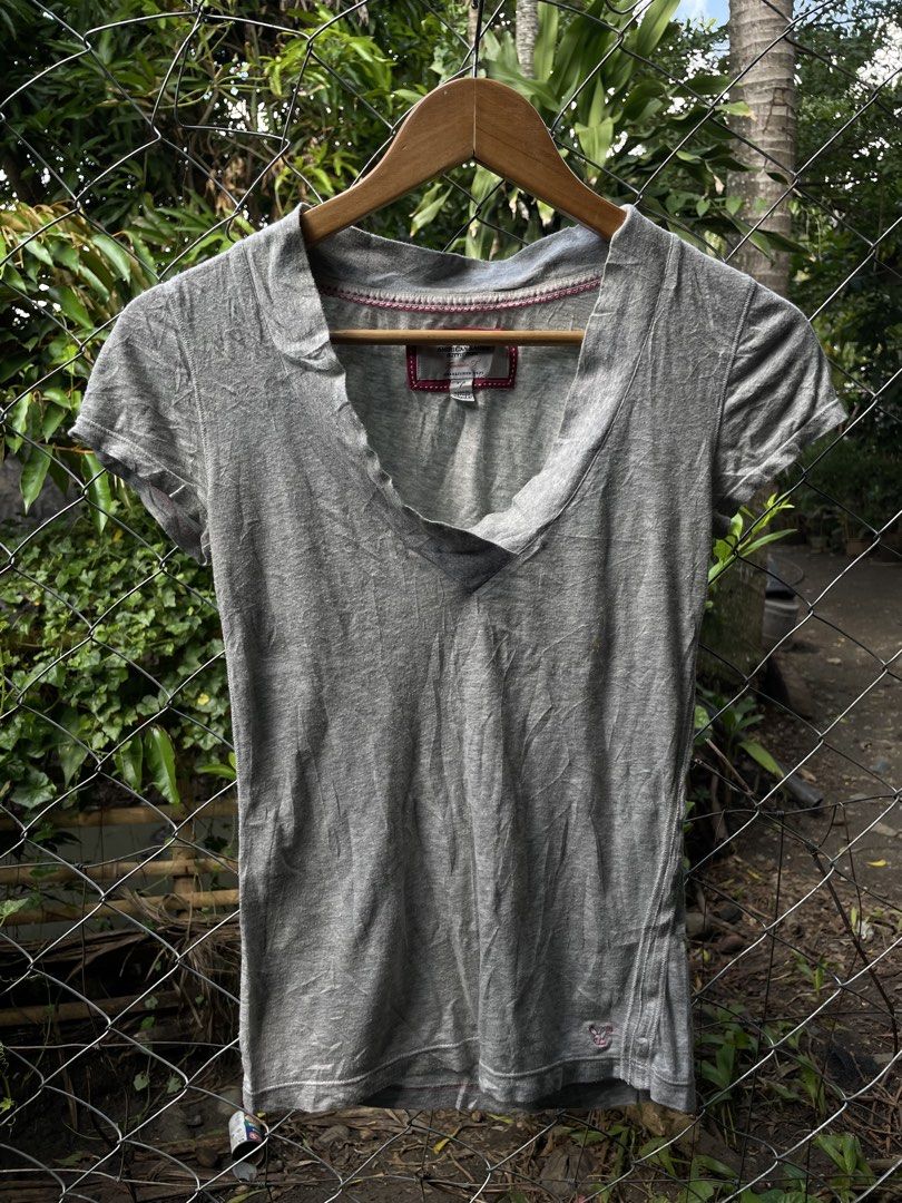 Y2K American eagle (Category: Blouses) located in M'Lang. Submitted by thrift_finds2 (Listing ID 1468935537, Image 2). Description: .