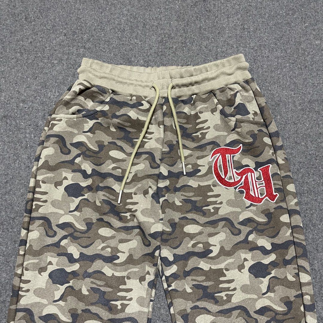 Y2K Camou Flared Pant (26-34) (Category: Other Bottoms) located in Pasig City. Submitted by _rosasass_ (Listing ID 1468966898, Image 3). Description: Heavy cotton good as new Waistline 26-35 Length 40 inch Hem 12 inch.