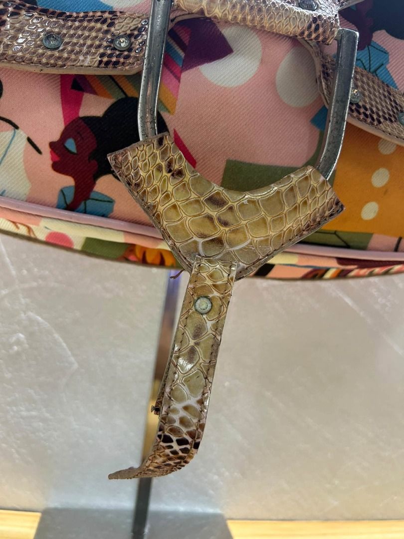 Y2K CHARLES @ KEITH MULTI COLOR KILI BAG (Category: Shoulder Bags) located in Caloocan City. Submitted by j3ngsanity (Listing ID 1469092716, Image 3). Description: ISSUE : SIGN OF USAGE / RUST SA HARDWARE / NEED CLEANING.