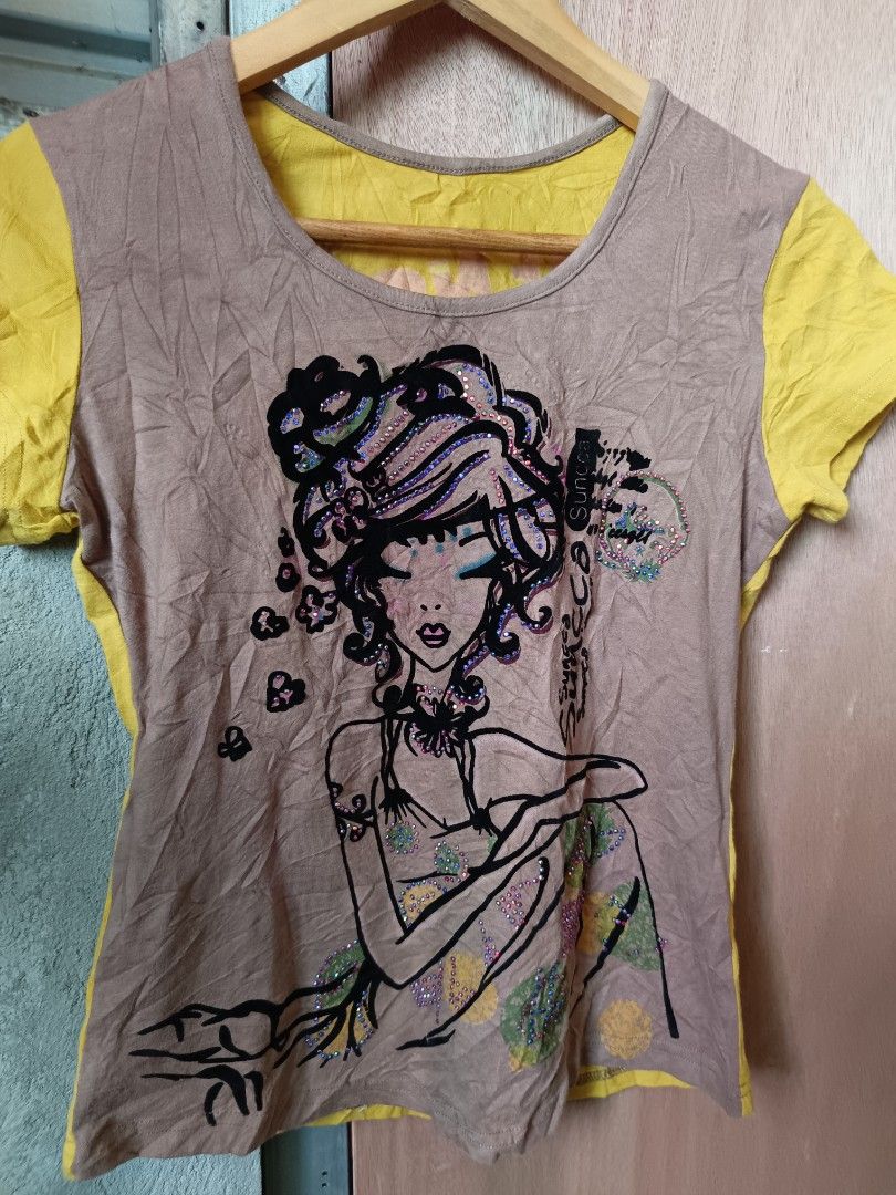 Y2k graphic top (Category: Shirts) located in Davao. Submitted by mln-boutique (Listing ID 1468969836, Image 2). Description: size - M good condition custo design.