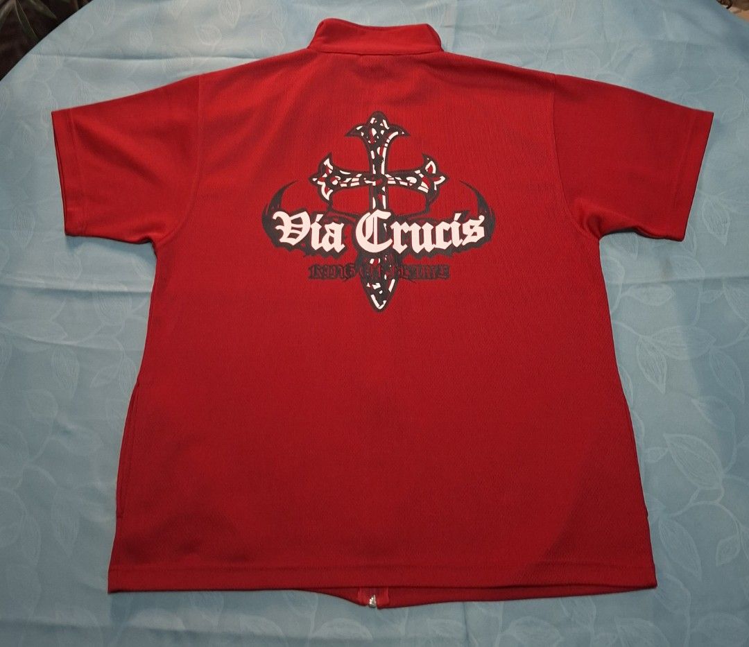 Y2K Grunge Alternative Graphic Zipup Tee (Category: Tshirts & Polo Shirts ) located in Pasig City. Submitted by mxandme (Listing ID 1469108331, Image 2). Description: Y2K Grunge Alternative Graphic Zipup Tee Via Crucis King of Flame Material: Polyester Mesh Knit Sports Size: Fits XL-XXL / Specifications (actual measurements may vary): Chest - 23 in Length - 29.5 in Location: Pasig City MOP: Gcash, Bank Transfer MOD: LBC, Lalamove Buyer shoulders 