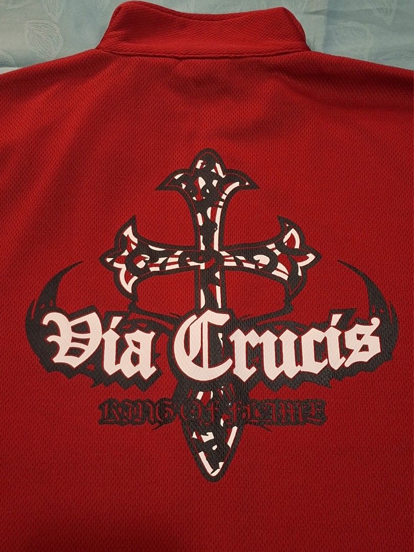 Y2K Grunge Alternative Graphic Zipup Tee (Category: Tshirts & Polo Shirts ) located in Pasig City. Submitted by mxandme (Listing ID 1469108331, Image 3). Description: Y2K Grunge Alternative Graphic Zipup Tee Via Crucis King of Flame Material: Polyester Mesh Knit Sports Size: Fits XL-XXL / Specifications (actual measurements may vary): Chest - 23 in Length - 29.5 in Location: Pasig City MOP: Gcash, Bank Transfer MOD: LBC, Lalamove Buyer shoulders 