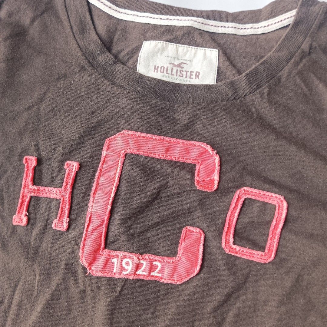 y2k Hollister (Category: Shirts) located in San Luis. Submitted by 3fted.au (Listing ID 1469014669, Image 2). Description: y2k Hollister Good Condition 9/10 Color Rate No Issues size M on tag Length: 26 Width: 16.5 🏷️280.