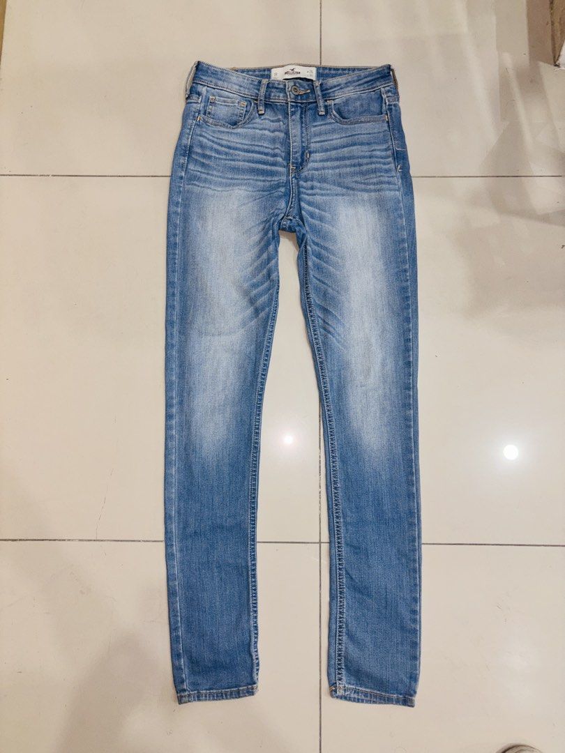 Y2k Hollister Denim Jeans (Category: Jeans) located in Manila. Submitted by erxm.thrift (Listing ID 1469082587, Image 1). Description: .