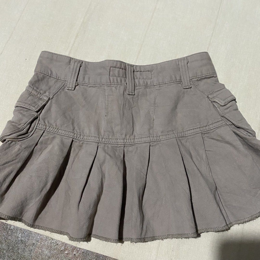 Y2k original hell skeleton cargo skirt (Category: Skirts) located in Manila. Submitted by thriftfindsbyshei-2nd (Listing ID 1468993902, Image 3). Description: Need wash (thrift source) Dimensions on the photo Flaw: last pic.