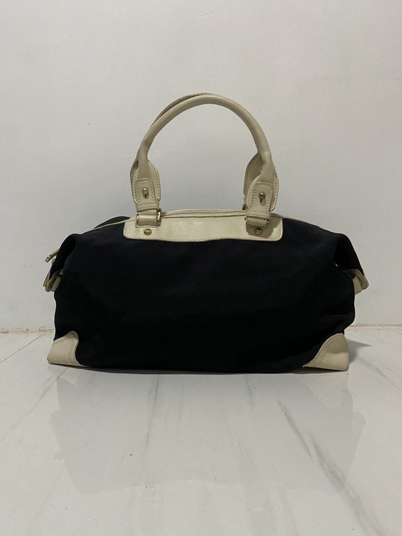 Y2K Puma Handbag (Category: Shoulder Bags) located in Manila. Submitted by morsgotthrift (Listing ID 1469111368, Image 2). Description: Y2k Puma hand bag Authentic Rank A Condition No issue Dm for more details 2k+sf.