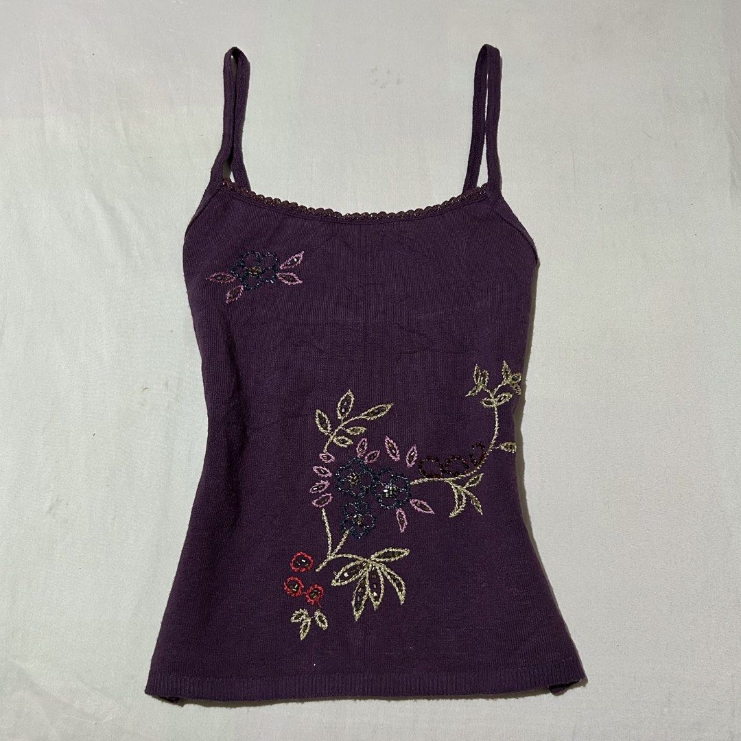 y2k purple ribbed top (Category: Sleeveless) located in Pagadian. Submitted by yowna_declutters (Listing ID 1469104478, Image 1). Description: good condition | xs-small.