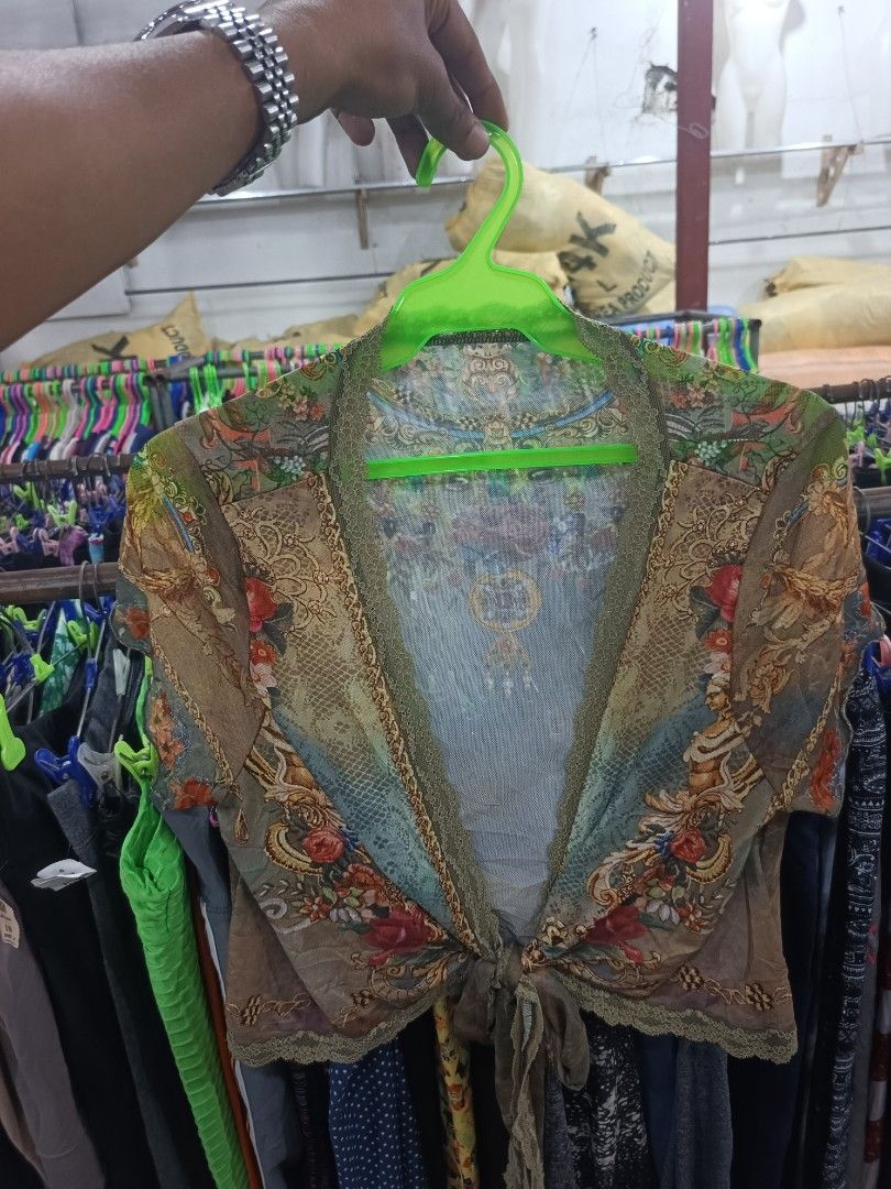 Y2k Top (Category: Sleeveless) located in Tukuran. Submitted by coyythrift (Listing ID 1469069667, Image 1). Description: - Brand: Shein Curve - Size: 1XL - Material: 94% Polyester, 6% Elastane (stretchable sheer mesh) - Design: Vintage baroque & floral all-over print - Features: Short sleeves, delicate lace trim on V-neck, and trendy tie-front hem - Condition: Brand new / Excellent quality - Perfect for layering or making a bold statement outfit