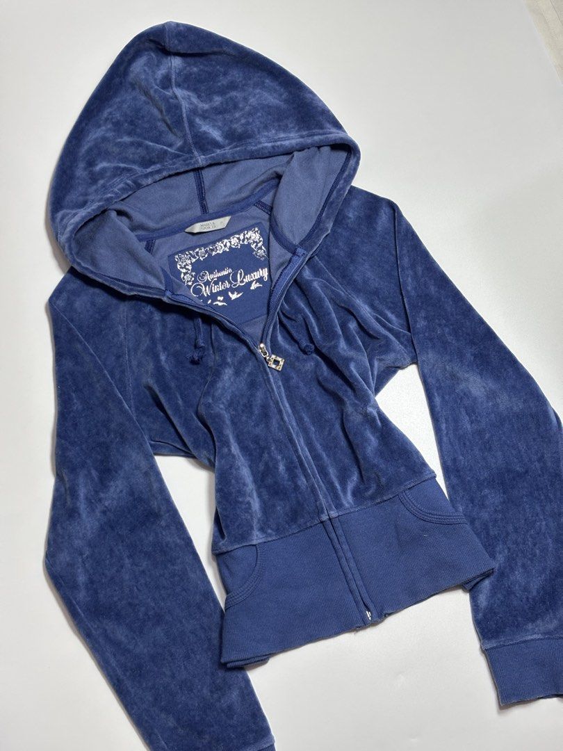 y2k velour zip up hoodie (Category: Coats, Jackets and Outerwear) located in Mabalacat. Submitted by lueur.rei (Listing ID 1469088878, Image 3). Description: ⊹ ࣪ ˖ S-M ⊹ ࣪ ˖ marks & spencer ⊹ ࣪ ˖ missing beaded on zip puller ⊹ ࣪ ˖ sellers fave 𖧧 mine: ₱350 𖧧 steal: ₱400 𖧧 lock (au): ₱450 — eob: OCT 20 - 8 PM ⊹₊˚‧︵‿₊୨ᰔ୧₊‿︵‧˚₊⊹ — measurements were taken in flat lay — picture may vary due to lighting — please read guidelines before buying — once 