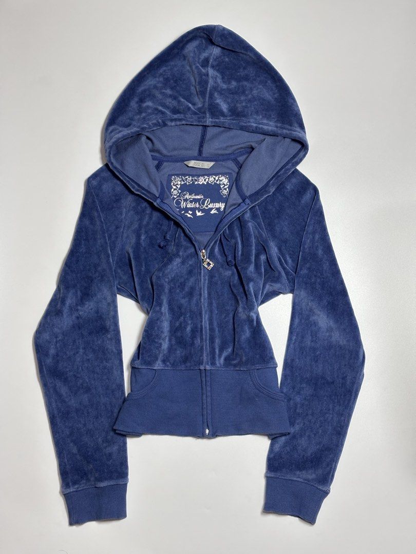 y2k velour zip up hoodie (Category: Coats, Jackets and Outerwear) located in Mabalacat. Submitted by lueur.rei (Listing ID 1469088878, Image 2). Description: ⊹ ࣪ ˖ S-M ⊹ ࣪ ˖ marks & spencer ⊹ ࣪ ˖ missing beaded on zip puller ⊹ ࣪ ˖ sellers fave 𖧧 mine: ₱350 𖧧 steal: ₱400 𖧧 lock (au): ₱450 — eob: OCT 20 - 8 PM ⊹₊˚‧︵‿₊୨ᰔ୧₊‿︵‧˚₊⊹ — measurements were taken in flat lay — picture may vary due to lighting — please read guidelines before buying — once 