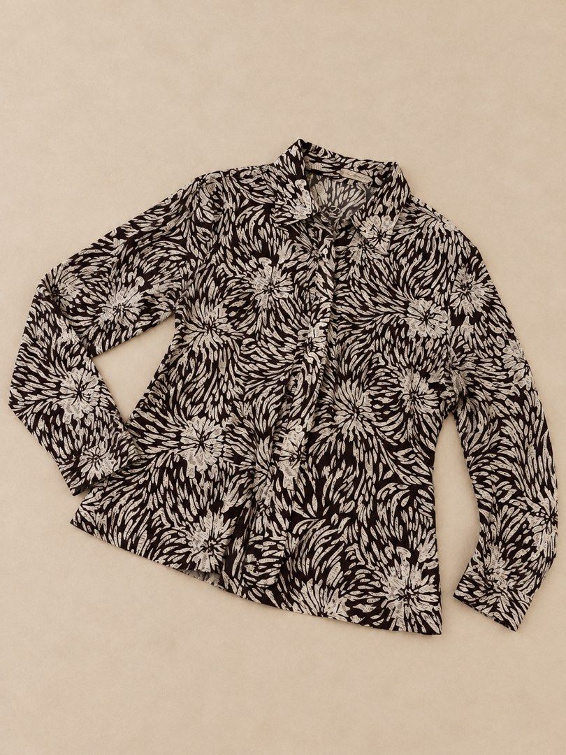 Yahong Longsleev Blouse (Category: Blouses) located in Manila. Submitted by lexiandco.ph (Listing ID 1469042881, Image 1). Description: .