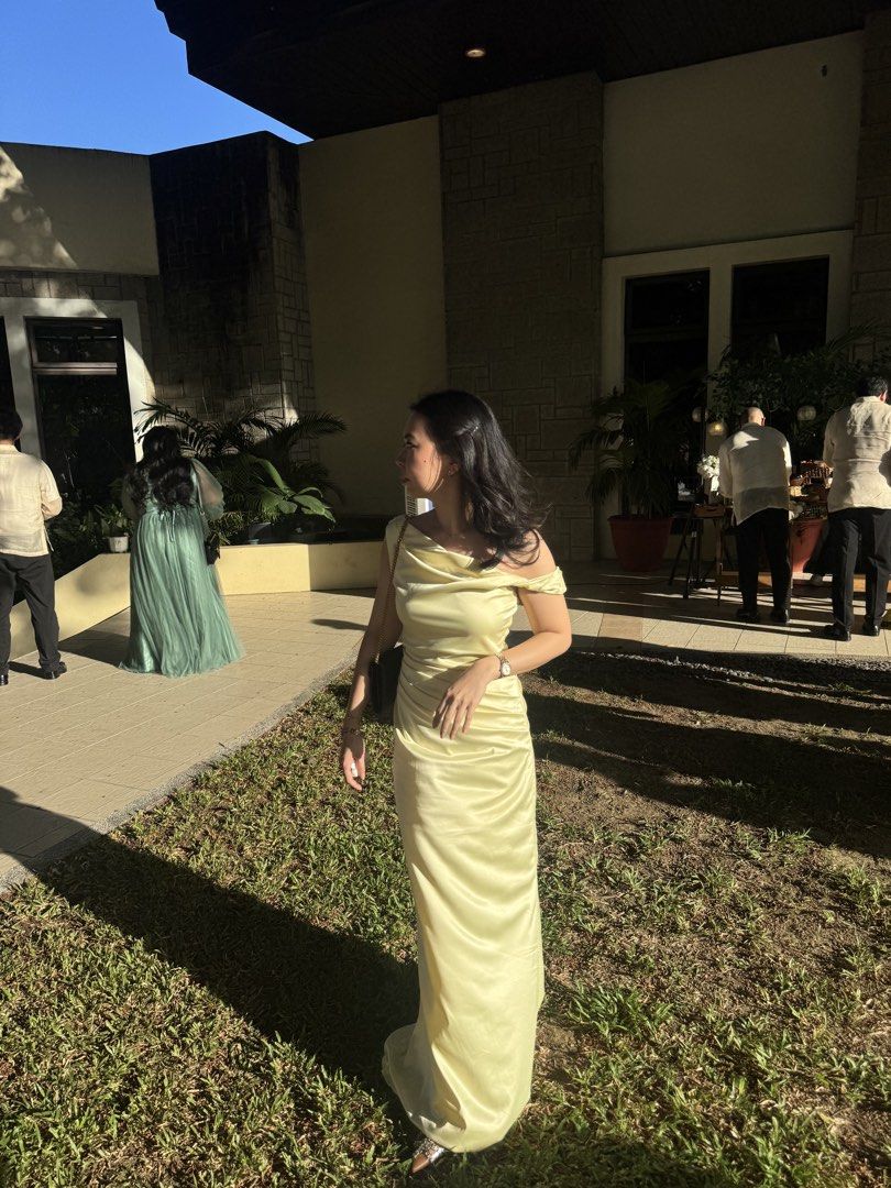 Yellow Satin Long Dress (Category: Evening dresses & gowns) located in Pasay City. Submitted by hazelannromero (Listing ID 1469091812, Image 2). Description: 📌 Used once only 📌 Yellow fitted long dress— 24 to 26 waist line; 5’0” height (with 3.5in heels but still floor lenght for me) 📌 With drape effect on the waist part 📌With inner lining.