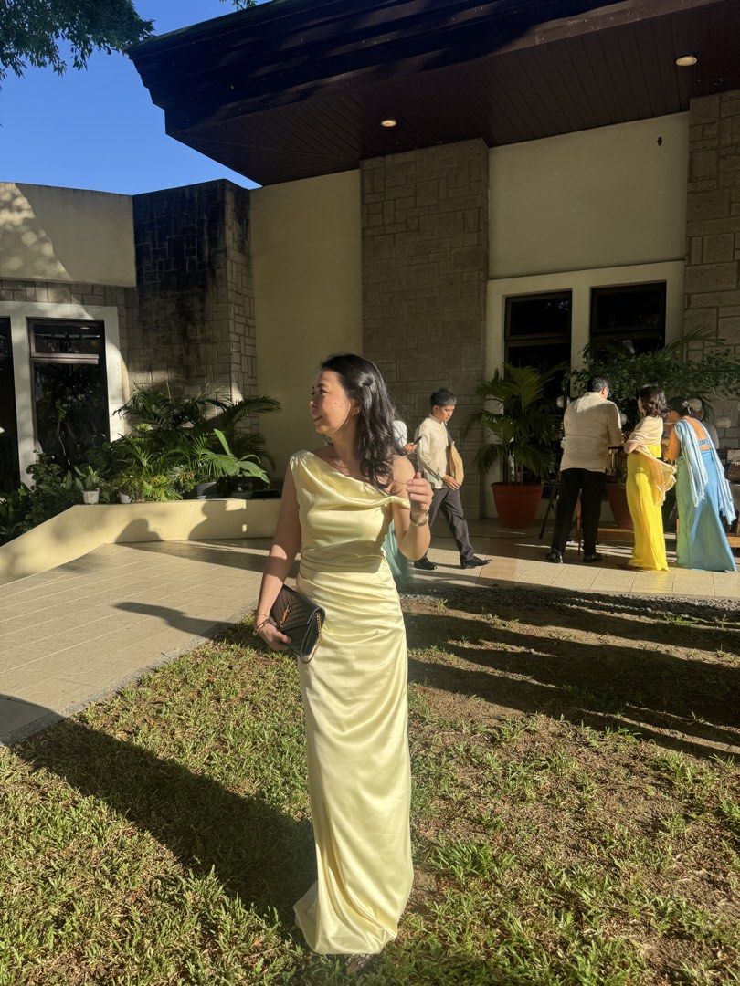 Yellow Satin Long Dress (Category: Evening dresses & gowns) located in Pasay City. Submitted by hazelannromero (Listing ID 1469091812, Image 1). Description: 📌 Used once only 📌 Yellow fitted long dress— 24 to 26 waist line; 5’0” height (with 3.5in heels but still floor lenght for me) 📌 With drape effect on the waist part 📌With inner lining.