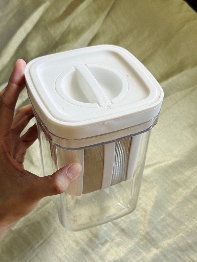 Yogurt Strainer (Category: Coffee Machines & Makers) located in Camalig. Submitted by patdeclutters (Listing ID 1468935055, Image 1). Description: Used for 3 times only, like new!!! 1300ml RFS: Prefer cheesecloth method - Clear plastic pitcher with built-in mesh filter basket - Secure white lid featuring a convenient twist-lock handle mechanism - Easy to take apart, wash, and clean after use.