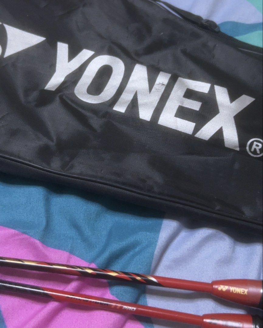 Yonex Badminton Racket set with Bag (Category: Racket and Ball Sports) located in Manila. Submitted by athena_r (Listing ID 1469070725, Image 3). Description: not sure if it’s orig but if i would recall it, i bought this racket set for ₱700 to ₱850 through orange app ! never been used ! no shuttlecock ❌ im selling it for ₱500 na lang ~ will only do same day delivery for this one ! loc: mm, qc.