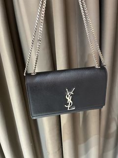 (Category: ) located in . Submitted by luxuryitems_bybosst (Listing ID 1469103501, Image 1). Description: .