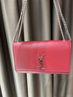 (Category: ) located in . Submitted by luxuryitems_bybosst (Listing ID 1469103910, Image 1). Description: .
