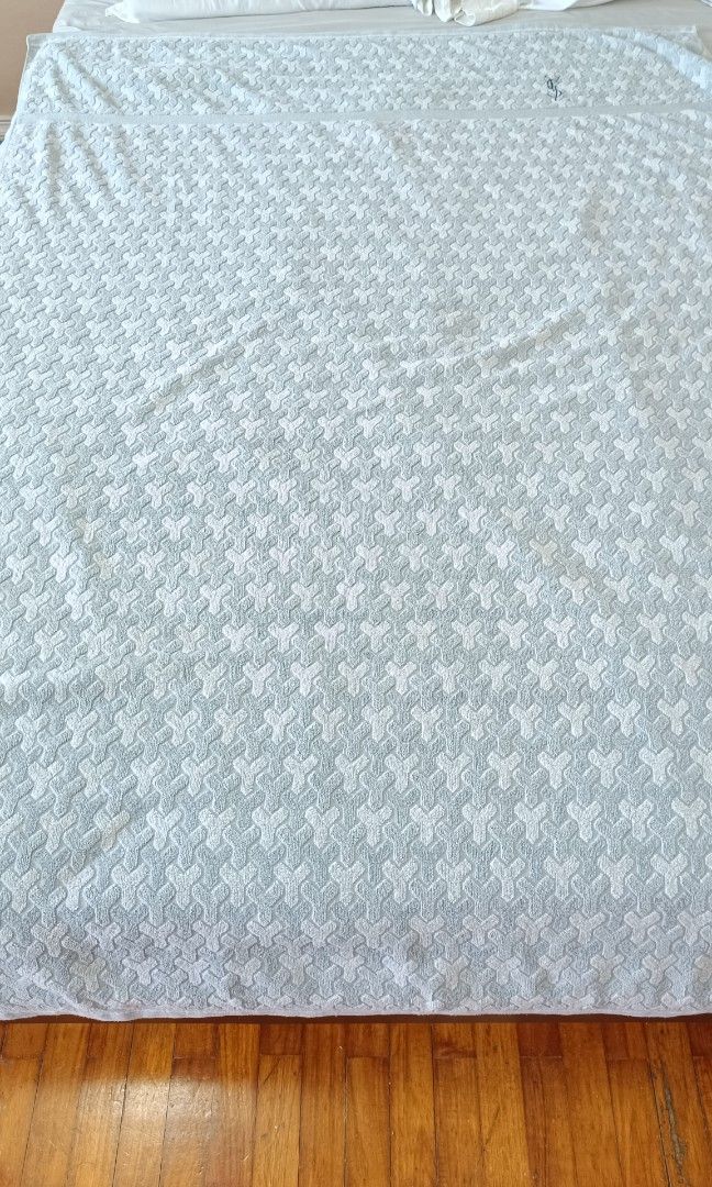 YSL Towel Blanket 140x190cm (Category: Bedding & Towels) located in Makati City. Submitted by jstreasuredfinds (Listing ID 1469003500, Image 2). Description: 140x190cm Washed and sanitized 100% cotton.