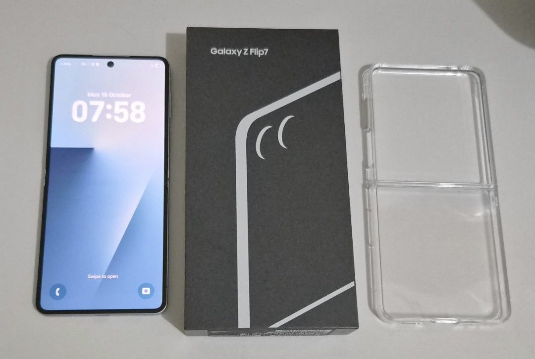 Z Flip 7 256GB NTC (Category: Samsung) located in Antipolo. Submitted by mikafigueroa (Listing ID 1469064125, Image 1). Description: Z Flip 7 256GB NTC variant - Mint color - Less than 4 months old (bought brand new on July 27 2026) - Under Samsung warranty until July 27 2027 - Openline - 100% smooth - no scratches or dents - Matte hydrogel installed on cover screen - No issues - Updated to One UI 9.0 Inclusions: Box Orginal cord Samsung flipsuit