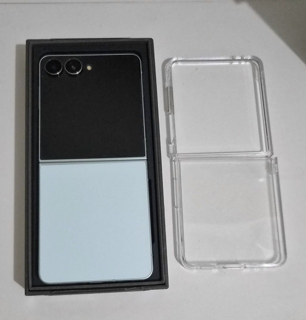 Z Flip 7 256GB NTC (Category: Samsung) located in Antipolo. Submitted by mikafigueroa (Listing ID 1469064125, Image 2). Description: Z Flip 7 256GB NTC variant - Mint color - Less than 4 months old (bought brand new on July 27 2026) - Under Samsung warranty until July 27 2027 - Openline - 100% smooth - no scratches or dents - Matte hydrogel installed on cover screen - No issues - Updated to One UI 9.0 Inclusions: Box Orginal cord Samsung flipsuit