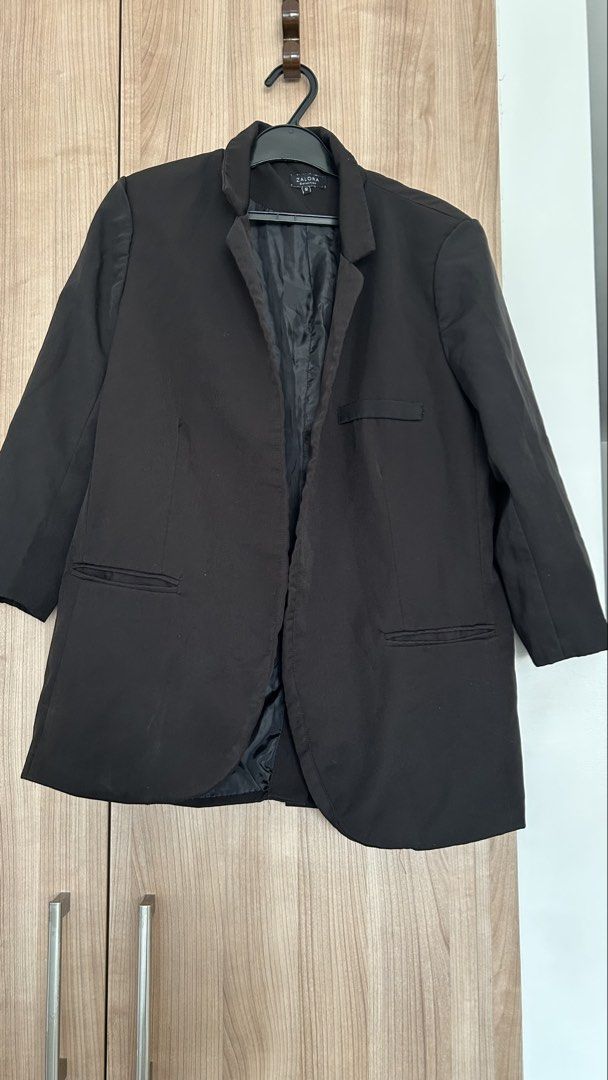 Zalora Collection Black Blazer Size M (Category: Coats, Jackets and Outerwear) located in Pasig City. Submitted by eenamagg (Listing ID 1469079367, Image 1). Description: - Brand: Zalora Collection - Style: Open front black blazer with pockets - Size: Medium (true to size) - Interior: Fully lined - Versatility: Perfect for both work and casual wear - Condition: Excellent.