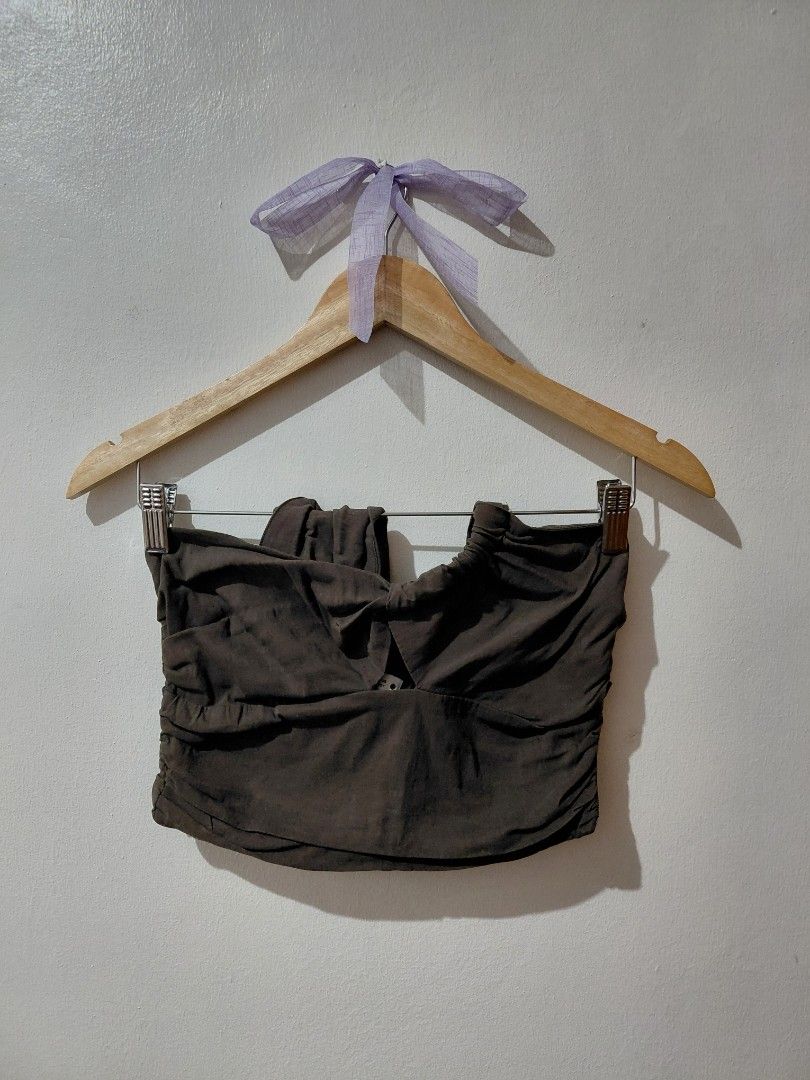 Zara Asymmetrical Crop Top (Category: Others Tops) located in Tarlac. Submitted by wornwardrobe (Listing ID 1468975095, Image 1). Description: Key hole at the front Zips at the side Slight color fading Kindly note that all items are stored at my parents’ house and not on hand. Retrieval takes up to 2 weeks before shipping. Please purchase only if you’re okay with the wait. Message me to check the next available shipping date! Thank you!.