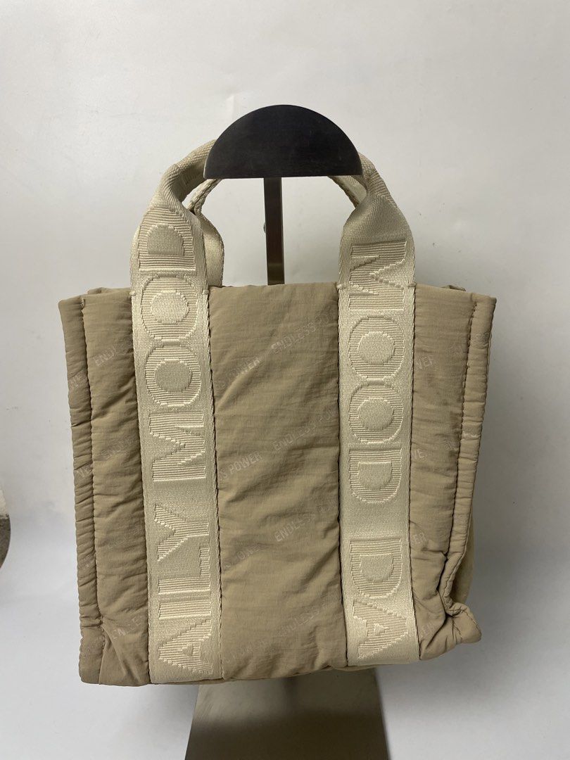 Zara Beige Sling Tote Bag (Category: Tote Bags) located in Manila. Submitted by rdtp2 (Listing ID 1469102381, Image 2). Description: issue may ink lang sa gilid niya makikita sa pic 9/10 goods pa for psg.