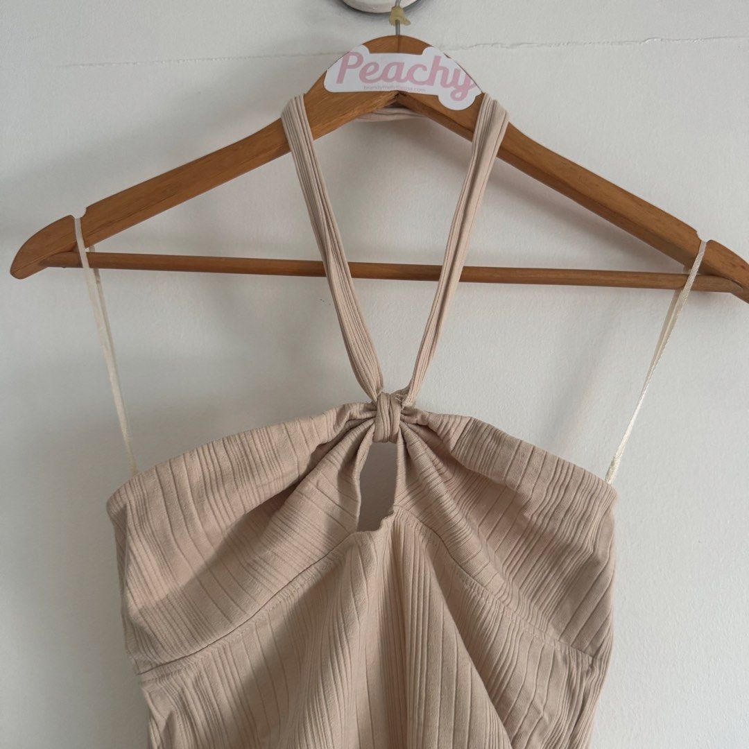Zara bodysuit (Category: Others Tops) located in Manila. Submitted by apparella.ph (Listing ID 1468941201, Image 3). Description: BNWT. Japan bought super pretty Bust:28-38( super stretch) Waist:26-32( best fits til 32 waist lng pero nastretch sya til 36) Length from bust:20 ☑️Everything is my Own preloved / BNWT/BNWOT ☑️ not thrifted/Ukay ☑️ malukot sa picture kasi na stock sa cabinet (tinatamad mag plantsa ✌️ ) ☑️Personal items ( usually bought