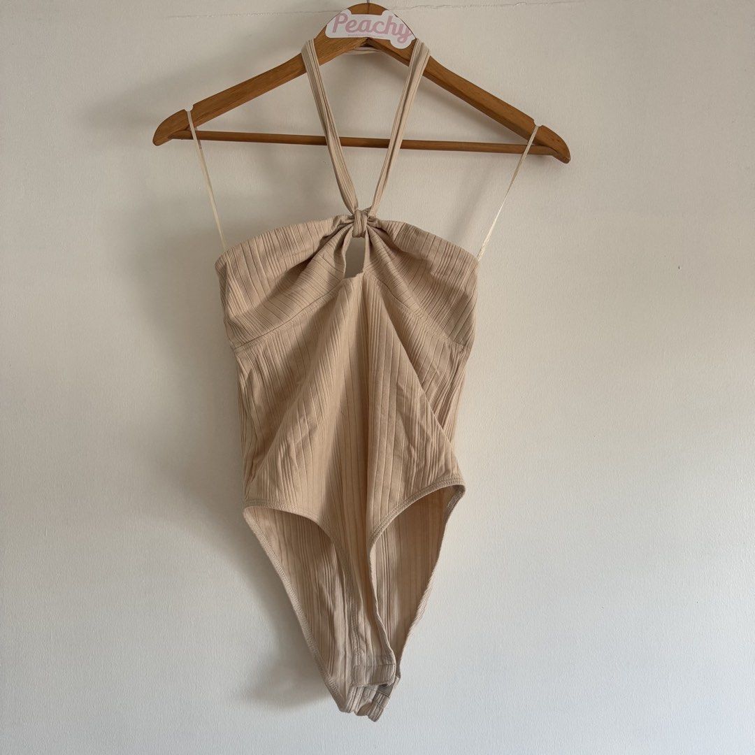 Zara bodysuit (Category: Others Tops) located in Manila. Submitted by apparella.ph (Listing ID 1468941201, Image 2). Description: BNWT. Japan bought super pretty Bust:28-38( super stretch) Waist:26-32( best fits til 32 waist lng pero nastretch sya til 36) Length from bust:20 ☑️Everything is my Own preloved / BNWT/BNWOT ☑️ not thrifted/Ukay ☑️ malukot sa picture kasi na stock sa cabinet (tinatamad mag plantsa ✌️ ) ☑️Personal items ( usually bought
