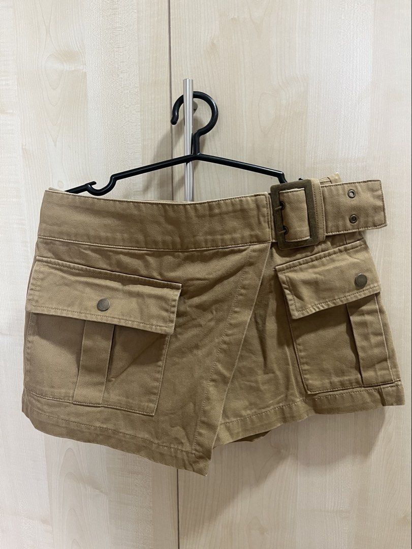 Zara Brown Skort with Belt (Category: Skirts) located in Mandaluyong City. Submitted by maximesntgo (Listing ID 1469029635, Image 1). Description: .