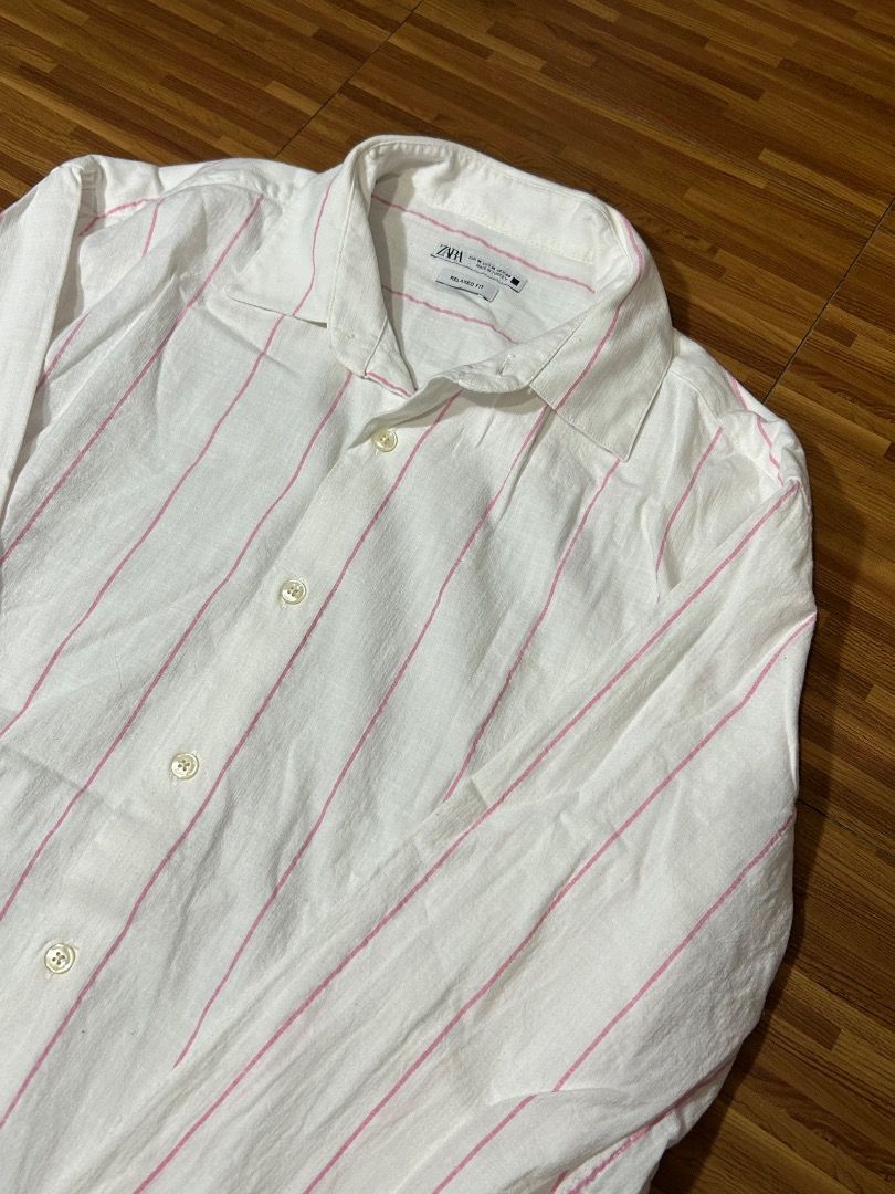 Zara Button Down Long Sleeve (Category: Formal Shirts) located in Cebu City. Submitted by m.arn127 (Listing ID 1469079126, Image 1). Description: rfs: not my style used only twice Dimensions: L: 28 inch W: 20.5 inch size M on tag SF to be shouldered by Buyer.